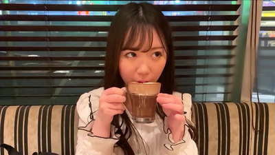 ඇය විශ්ව විද්‍යාලයේ එකම ක්ලබ් එකටම අයත් වූ මිතුරියකි.ඒ වගේම ඇය සමාජයේ ආකර්ශනීයම ගැහැණු ළමයා.මේක ජපන් සරාගී වාතාවරණයක්.